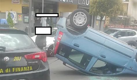 Incidente Ad Aversa Auto Ribaltata In Via DellArcheologia