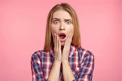 Blonde Frau Im Gestreiften Hemd Kostenlose Foto