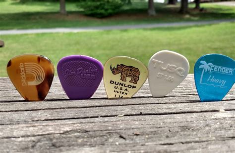 5 Best Acoustic Guitar Picks Of All Time Owned And Tested