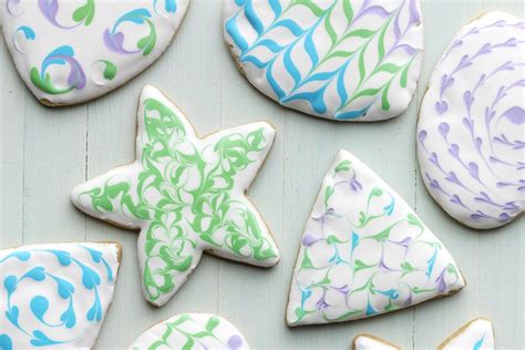 The Secretly Easy Way To Decorate Cookies With Royal Icing Cookie