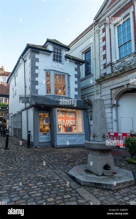 La casa torcida de windsor fotografías e imágenes de alta resolución