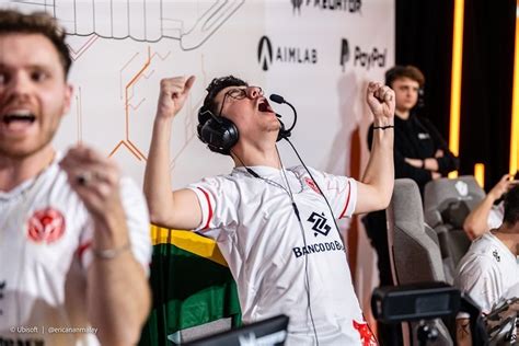 Six Invitational 2023 W7M avança para final da chave superior Flow Games