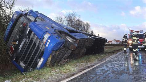 Wetter Sorgt F R Zwei Unf Lle Bei Grebenstein Eine Fahrerin Leicht