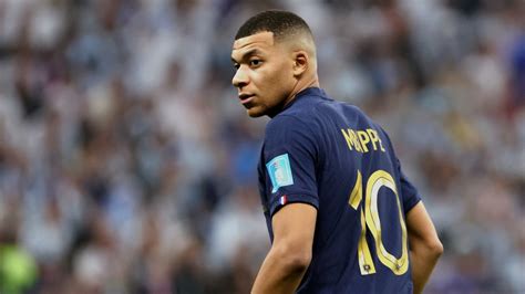 Kylian Mbapp Est Le Nouveau Capitaine Des Bleus Vid O Dailymotion