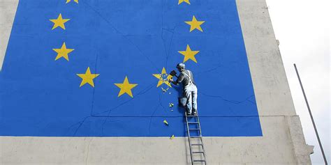 Banksy, new anti-Brexit mural appears in the city of Dover - LifeGate