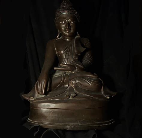 Statuetta E Bronzo Porcellana Vetro Mandalay Style Buddha