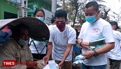 Relawan Gerakan Berbagi Untuk Warga Di Malang Raya Tebar Ribuan Masker