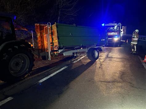 Feuerwehreinsatz Ff Ramingstein Birgt Havariertes Traktor Anh Nger