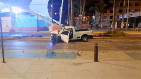 Mujer Pierde La Vida Tras Chocar Contra Una Palmera En Mazatlán Luz