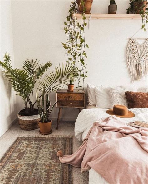 33 Lovely Bedroom Decor With Plant Ideas Pimphomee