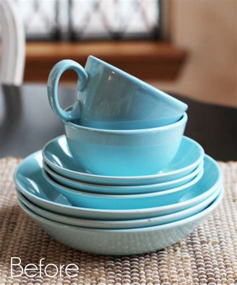 A Stack Of Blue Dishes Sitting On Top Of A Table