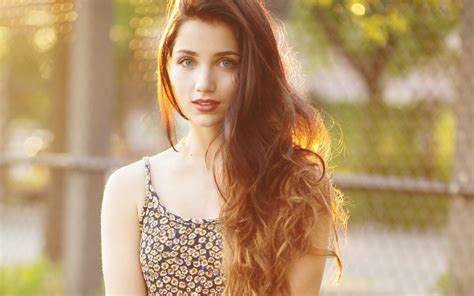 2560x1600 Emily Rudd Brunette Blue Eyes Looking At Viewer Sunlight