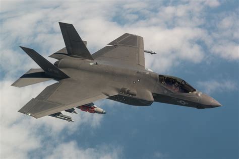 Us F 35 Jet Crashes In New Mexico Pilot Hospitalized