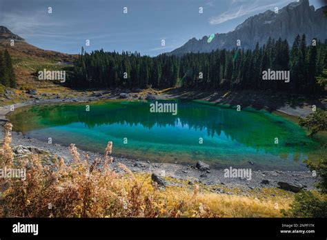 Lago Di Carezza También Conocido Como Lago Carezza O Karersee Es Uno