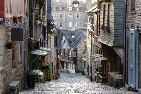 Medieval Cobbled English Courtyard Garden Stock Image Image Of