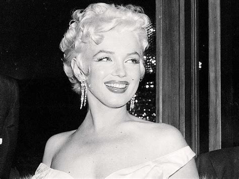 Marilyn Monroe S Best Fashion Moments Of All Time Off