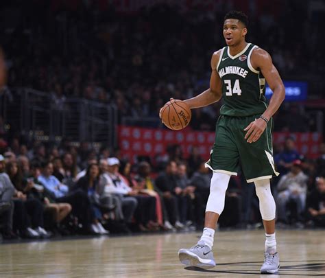 Antetokounmpo Destroza A Los Jazz Con 50 Puntos