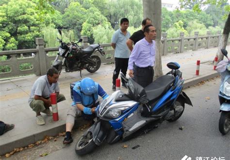 电动车骑行中前叉断裂 骑车人摔伤中国镇江金山网 国家一类新闻网站