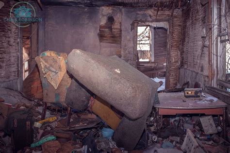 Inside an old shack I found in New York State . [5616x3744] [OC] : r/AbandonedPorn