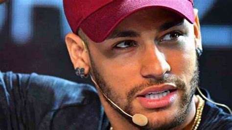 Neymar diz que chorou por cinco dias após derrota na Copa e web reage