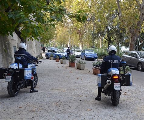 La Polizia Di Stato Di Crotone Interviene Per Una Rapina In Un