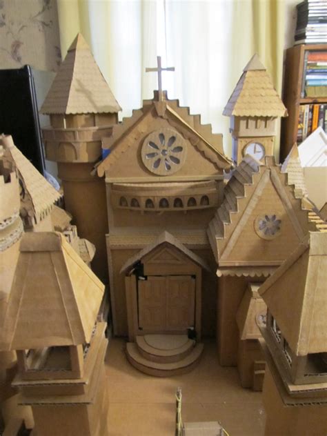 pictures of the world's greatest cardboard castle