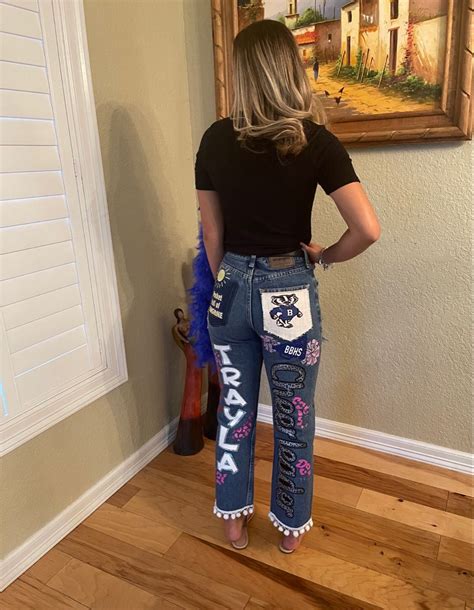 15 Cutest Senior Jeans Ideas We Re Obsessing Over Right Now Artofit