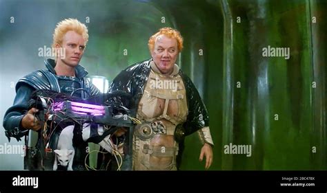 Ee Uu Sting Y Kenneth Mcmillan En Una Escena De Universal Pictures