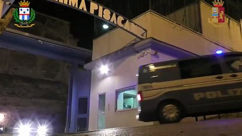 Droga E Telefoni Nel Carcere Di Salerno 56 Indagati Video Dailymotion