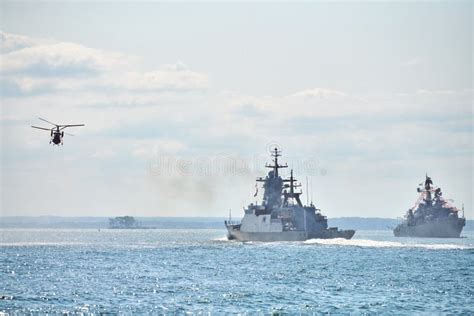 Buques De Guerra Corvette Durante Ejercicios Navales Y Maniobras De