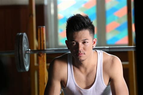 Trọng Hiếu Idol khoe body chuẩn trong MV đầu tay siêu hot