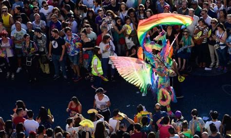 A multidão na parada gay de Madrid Jornal O Globo