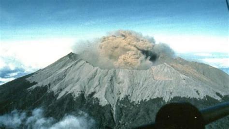 Foto Gunung Raung Meletus Lagi Sembur Abu Setinggi 400 Meter