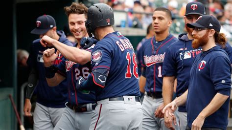 Twins break MLB record with 268th HR of season - ESPN