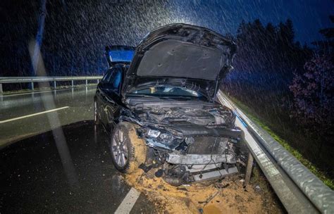 Schwerer Unfall Auf Der B Bei Neumarkt Mit Vier Verletzten