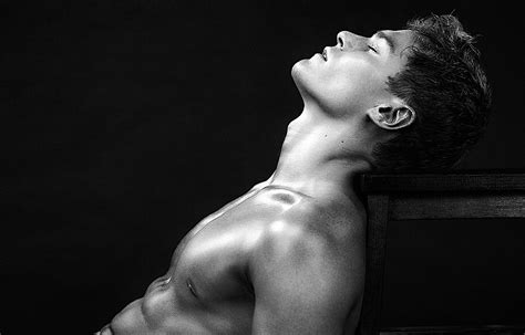 Oliver Cheshire Exposes Beautiful Ass Naked Male Celebrities