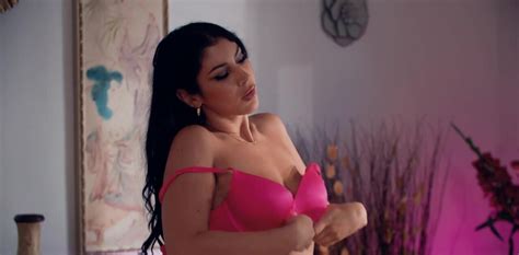 Emma Hix Is All About Relaxation And Lesbian Action ZB Porn