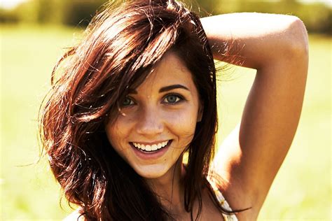 Happiness Smiling Women Brunette Depth Of Field Looking At Viewer