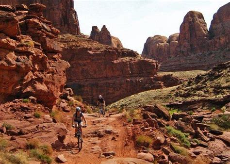 top    mountain bike trails  moab singletracks
