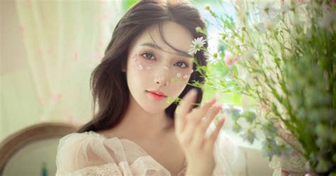 Hot girl Đô Mỹ Trúc lên hương sau nửa năm lùm xùm với Ngô Diệc Phàm