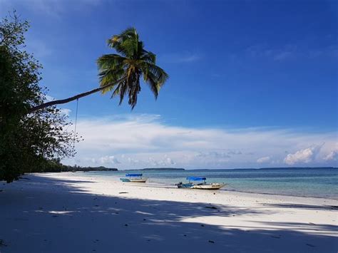 7 Wisata Pantai Di Provinsi Maluku Mulai Pantai Ngurbloat Hingga