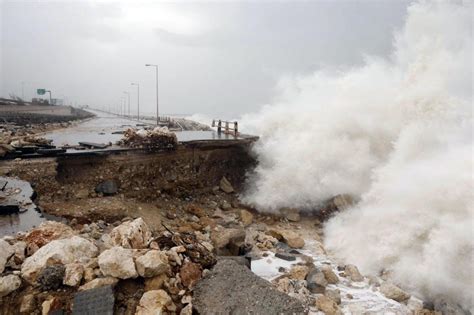 Beirut Violenta Tempesta Flagella La Corniche FOTO