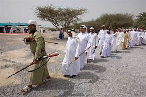 Traditional Dress of UAE - Emirati Traditional Clothing & Customs