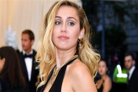 Everything About Miley Cyrus Biography Age Height Career Siblings