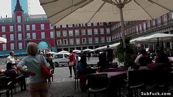 Nena con máscara de gimp folla en público XVIDEOS