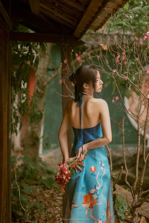 Hot girl ĐH Kinh tế quốc dân khoe vai trần gợi cảm trong bộ ảnh đón xuân Báo Dân trí