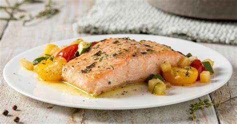 Ricetta Salmone Marinato Al Forno Con Dadolata Di Verdure Cucchiaio D