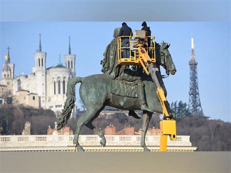 Lyon La Statue De Louis Xiv Sur La Place Bellecour Bient T En Travaux