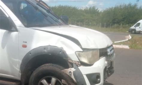 Após colisão homem fica preso às ferragens de carro em Parnaíba