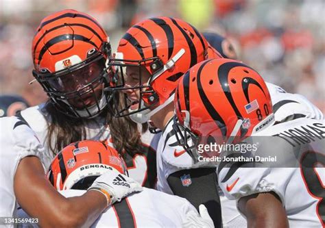 Cincinnati Bengals Huddle Photos And Premium High Res Pictures Getty